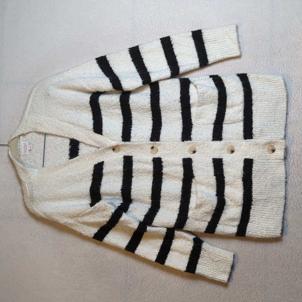 Ingrid & Isabel Women's White & Black Striped Thick Knit V Neck Cardigan Sweater
